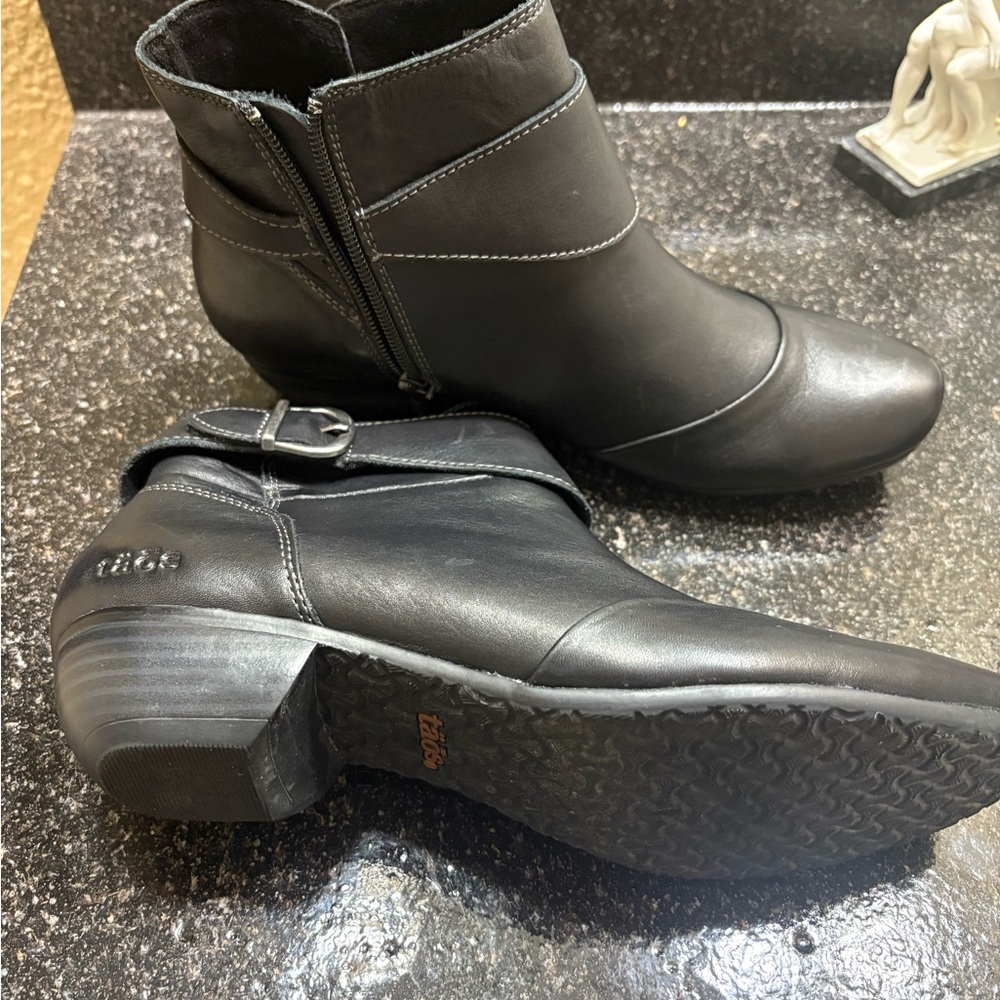 Addiction Black Ankle Boots with Sleek Design - Picture 3 of 6